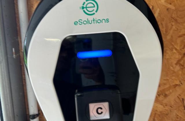 INSTALLATION D'UNE BORNE POUR UNE VOITURE ELECTRIQUE A PONTS SOUS AVRANCHES