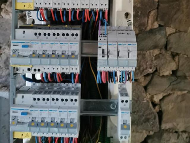 INSTALLATION D'UN COMPTEUR ELECTRIQUE DANS UNE MAISON EN RENOVATION A ST DENIS LE GAST